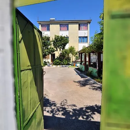 Auberge de jeunesse Pemaj *