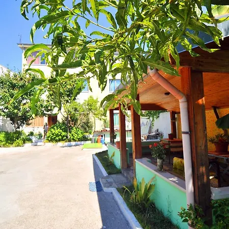 Pemaj אכסניה שקודר