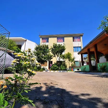 호스텔 Pemaj Shkodër